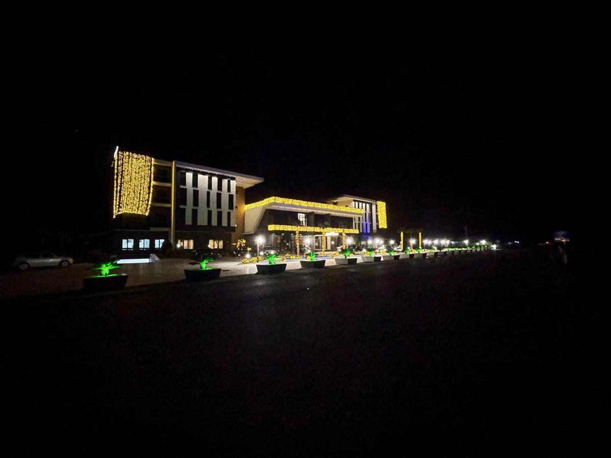 Deluxe Resort And Spa Koplik エクステリア 写真